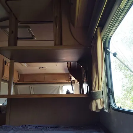 Сasa de vacaciones Uljanas Caravana For 2 With View Of The Rescued Horses *