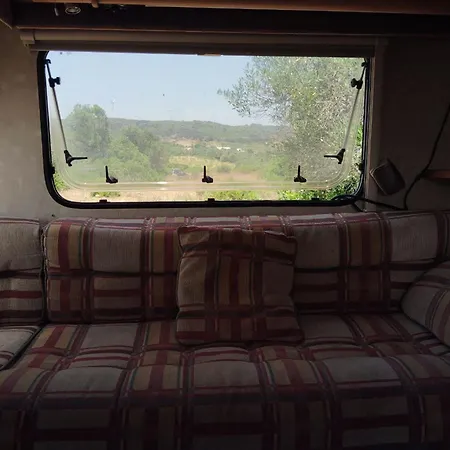 Сasa de vacaciones Uljanas Caravana For 2 With View Of The Rescued Horses Barao de Sao Joao